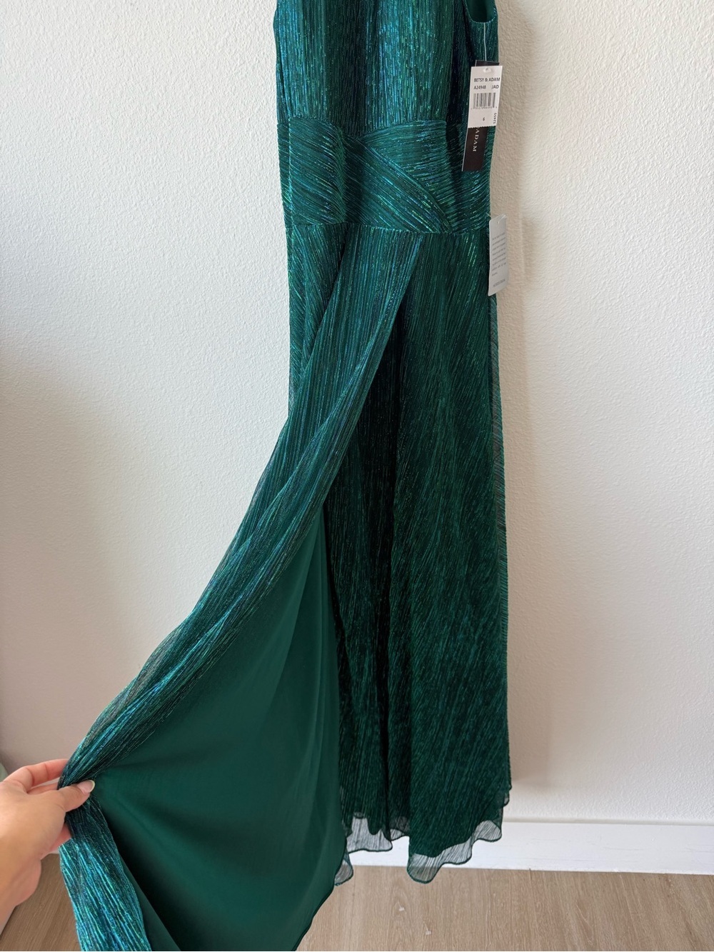 NWT Betsy & Adam Gown - Picture 13 of 13